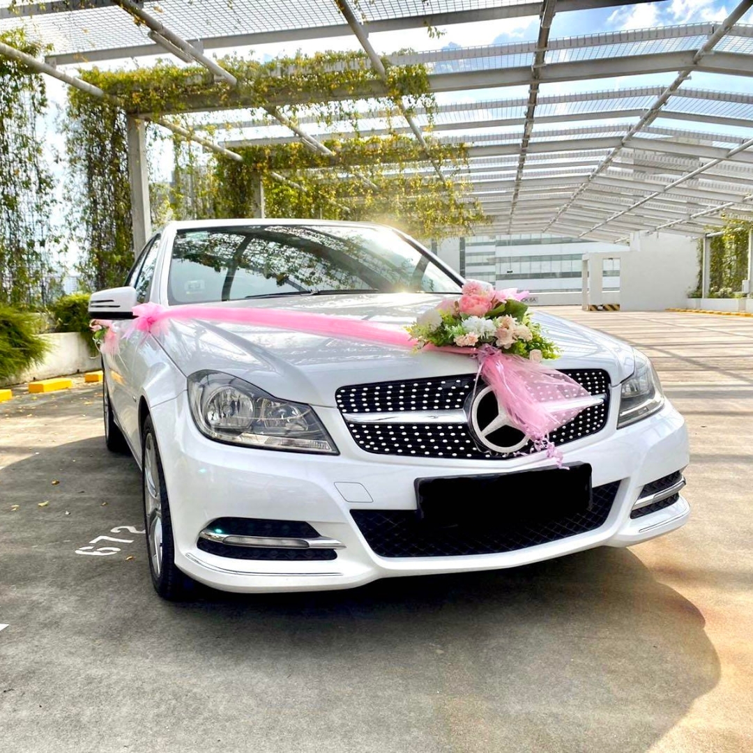 Luxuries Car Rental booking