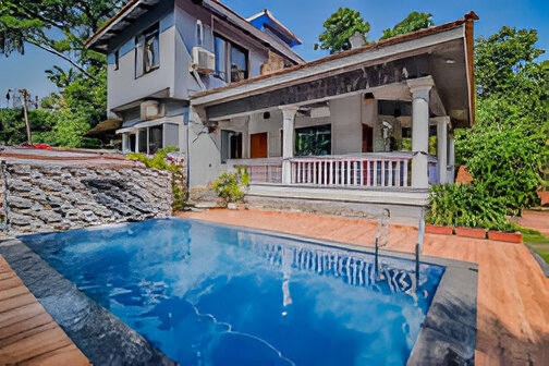 farm house in noida